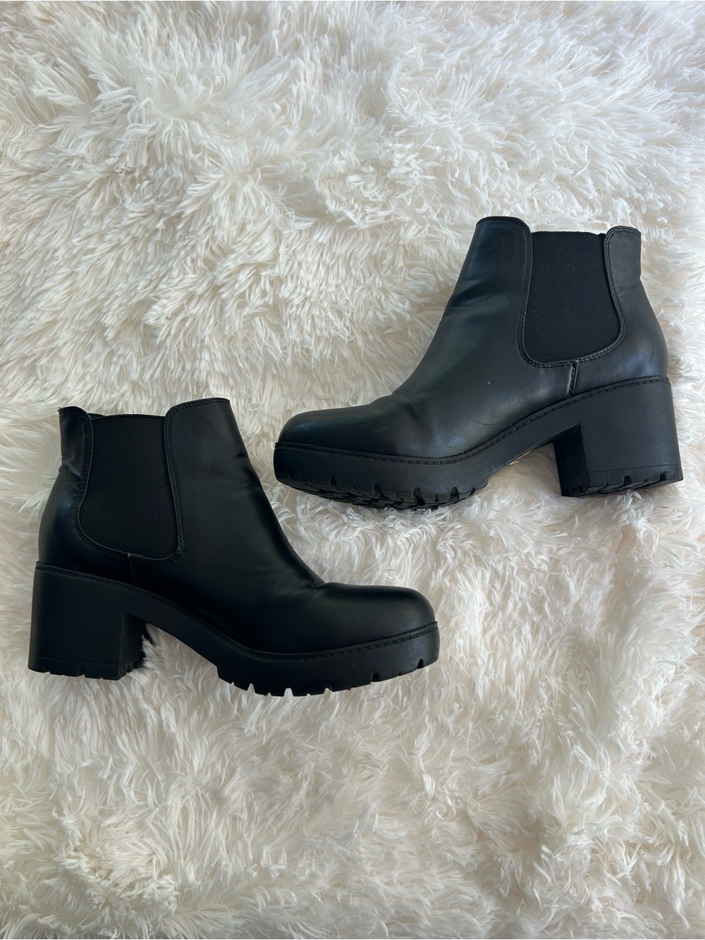 Steve Madden Romman Black Lug Sole Chelsea Boots Size 9
